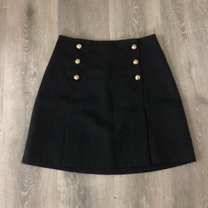 Club Monaco skirt, falls right above the knee